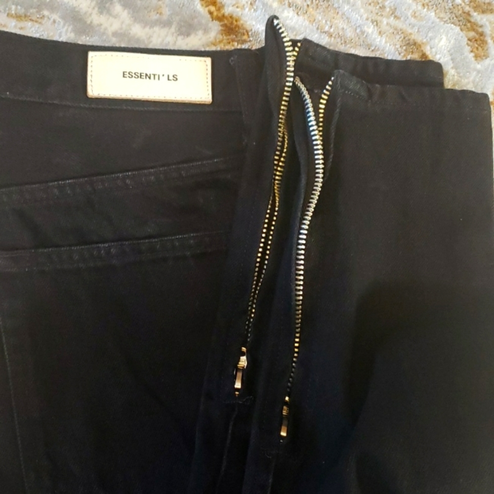 Essential Jeans